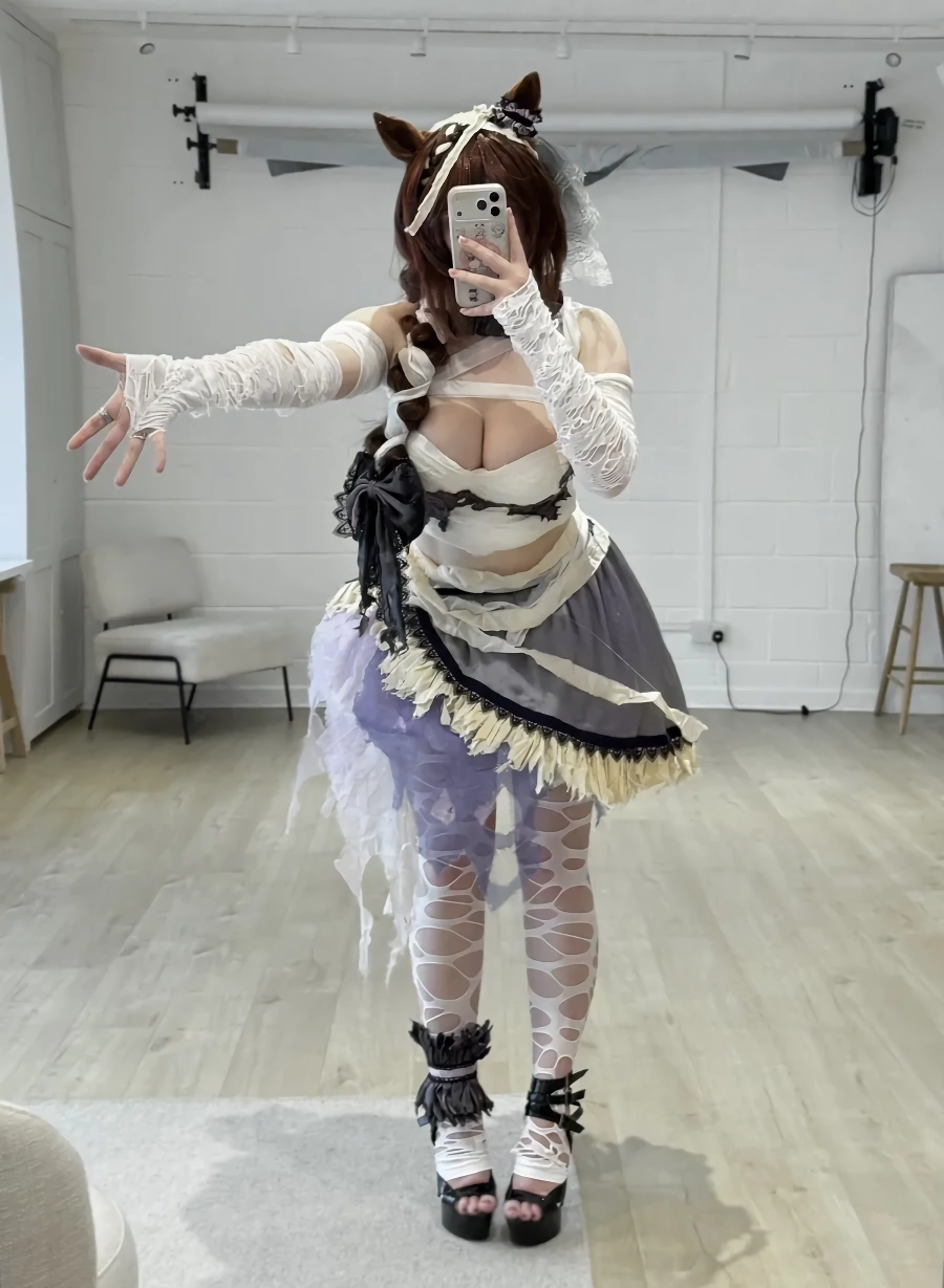 흔한 말딸 코스프레 누나