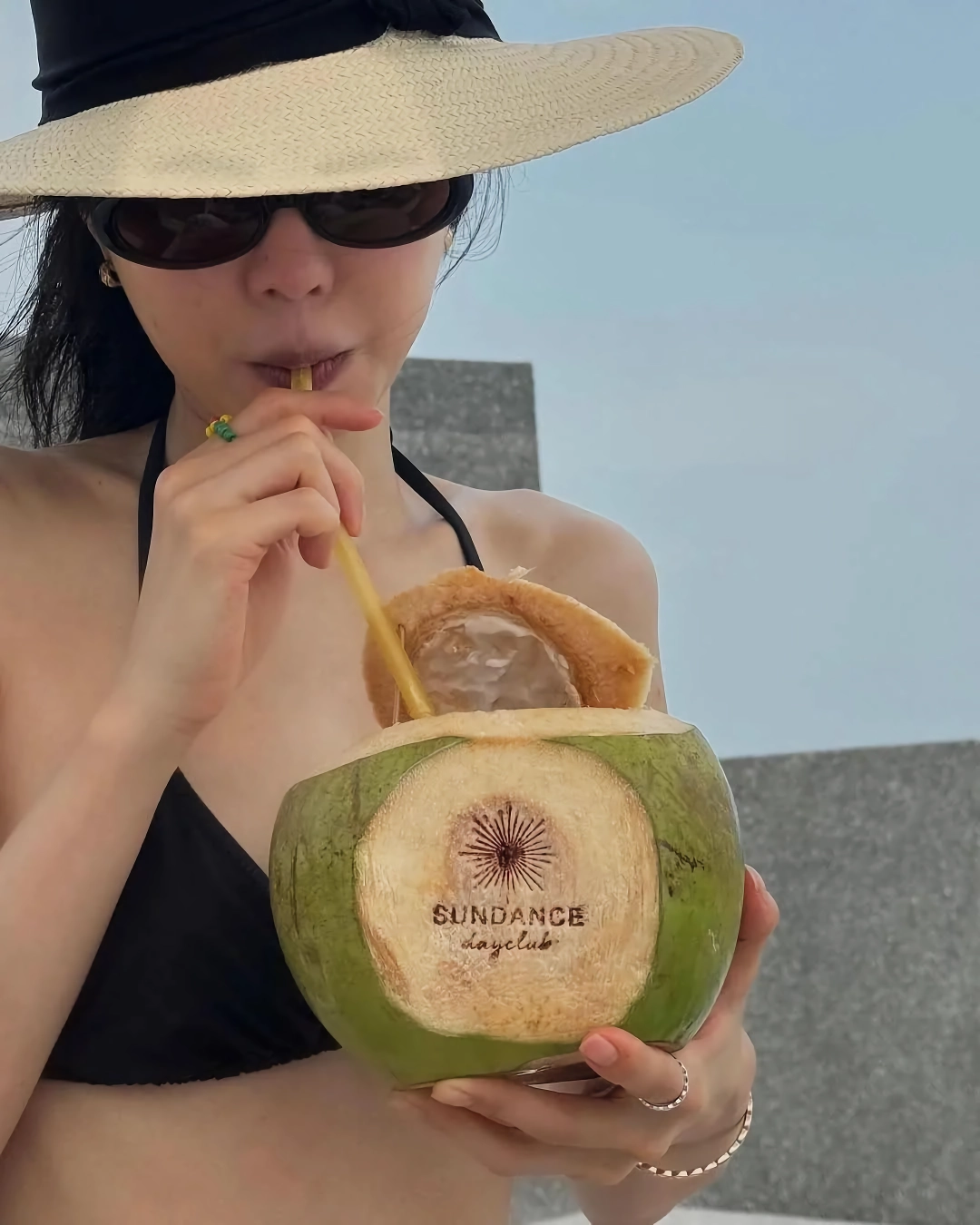 손나은 검정 비키니