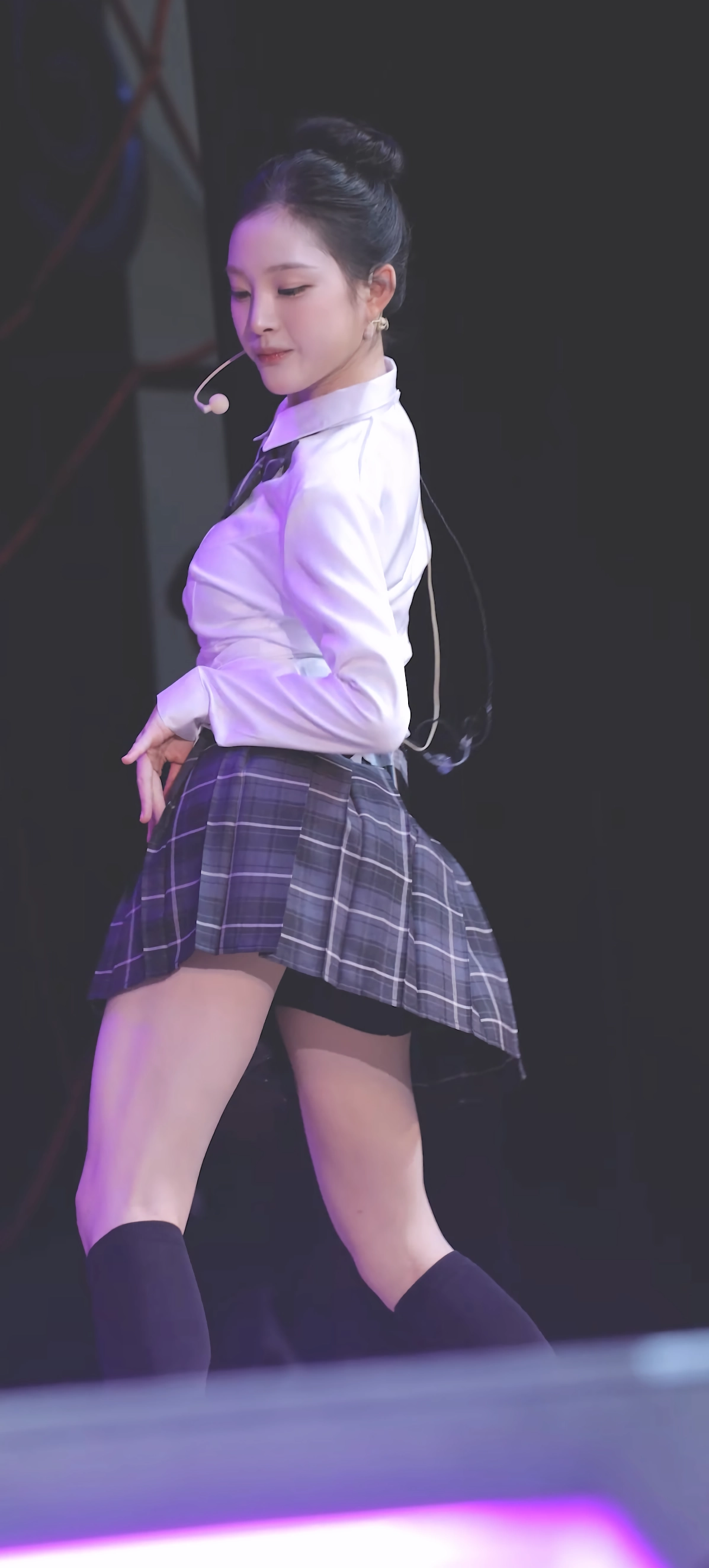 트리플에스 지연 교복 치마 + 니삭스 검속 매끈한 엉벅지 (고화질)