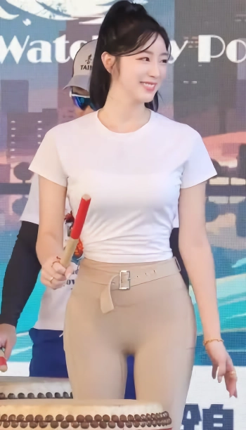 (SOUND)안지현 치어리더 누드톤 레깅스 타이트한 Y존 살짝 보이는 도끼