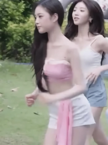 트리플에스 지연 수영장 촬영 핑크색 튜브탑 뛸때 출렁이는 가슴 무빙
