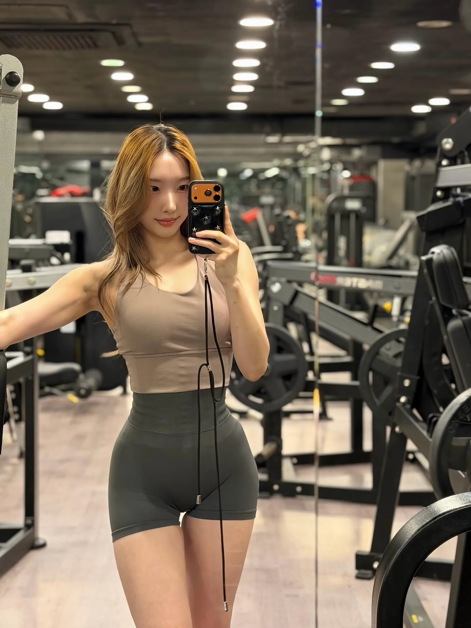헬스장에서 숏레깅스 입은 처자