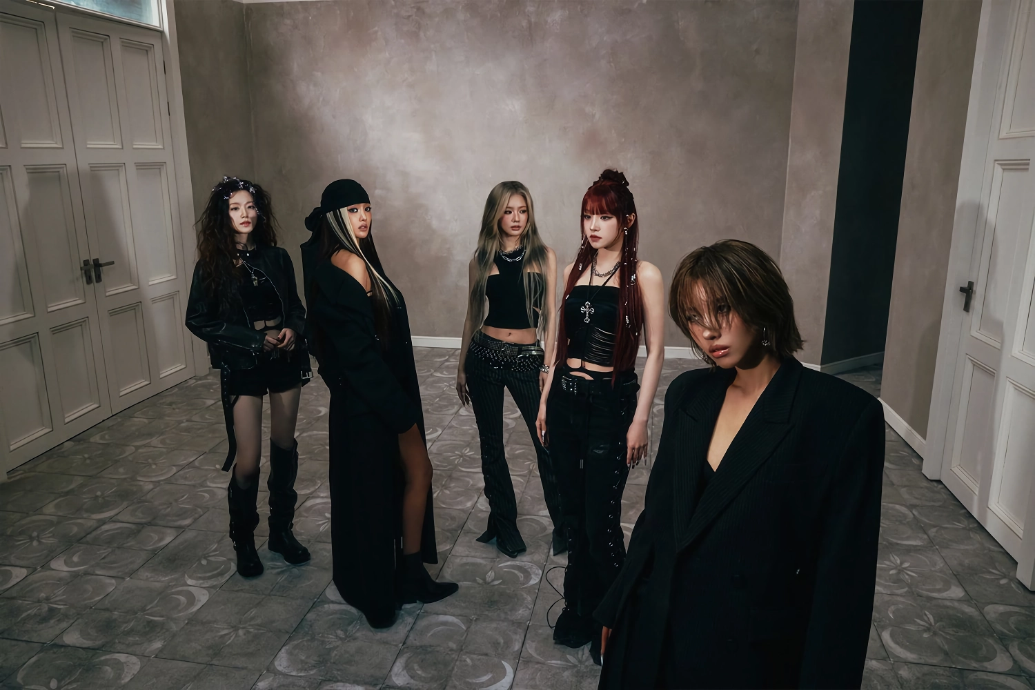 i-dle (아이들) ”Crow” Concept Image