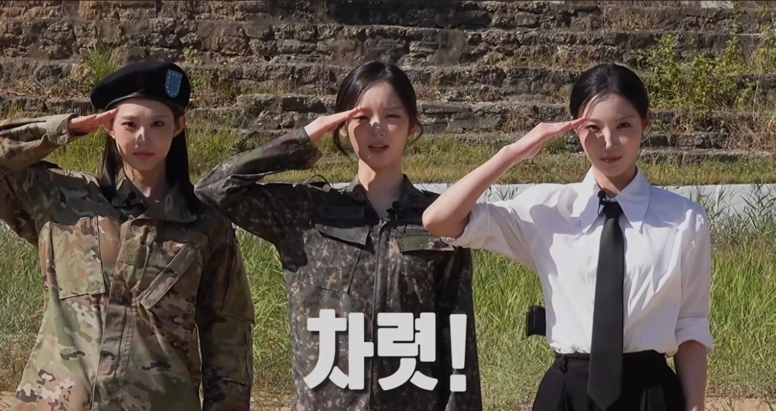 예쁜 애가 예쁜 애 보고 감탄하는 예주·이지.gif