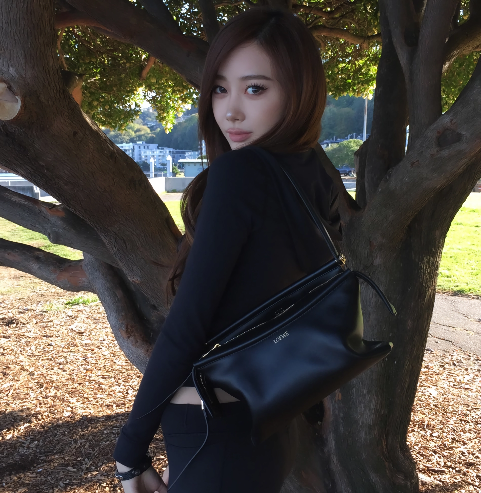 바다 구경하는 에스파 지젤 검정 레깅스 쫀쫀한 엉덩이 자태