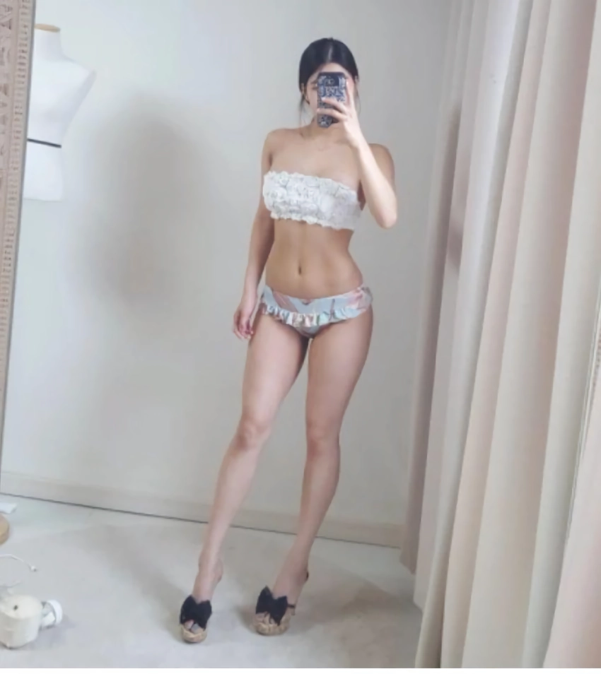 운동 하는 여자의 다부진 몸매