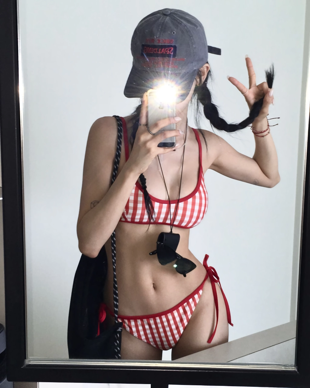 하나씩 벗으면서 셀카