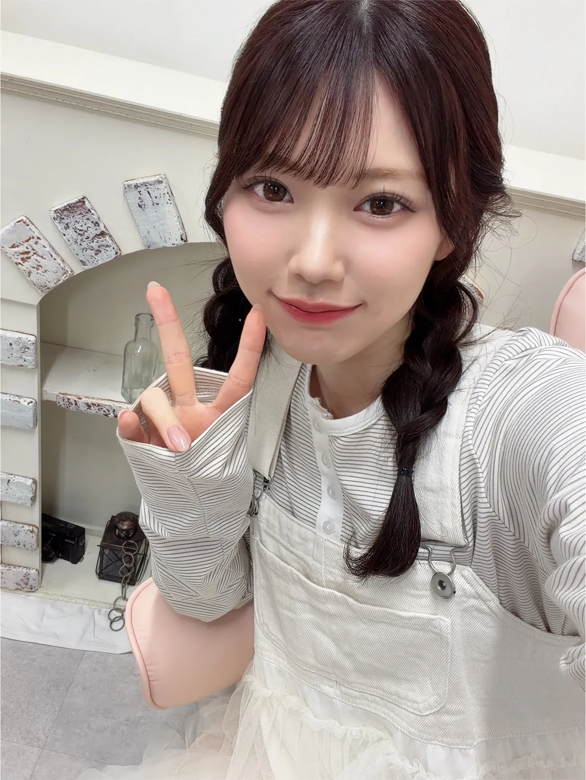 남친이 손잡으면 부끄러워할 듯한 소녀.jpg