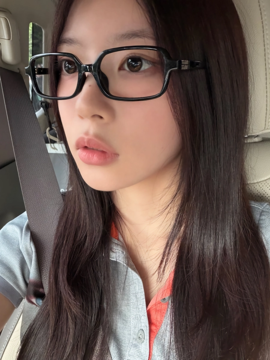 와 지금까지 나온 일본인 아이돌 멤버중 제일 예쁜듯