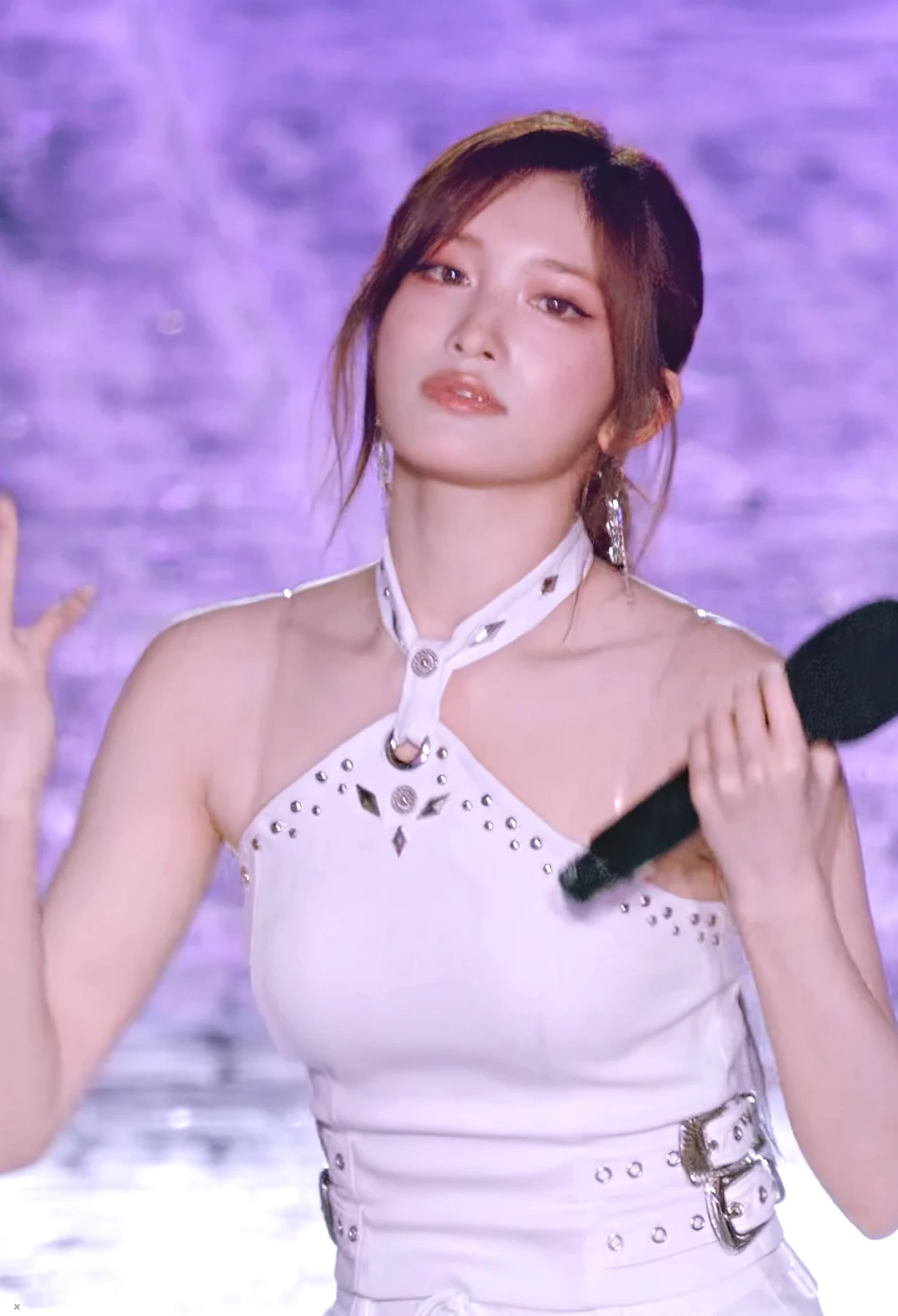 상체가 시원한 아이브 이서 ㄷㄷㄷ.gif