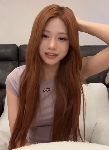 리센느 제나 라방 중 연보라색 디젤 반팔티 봉긋한 가슴