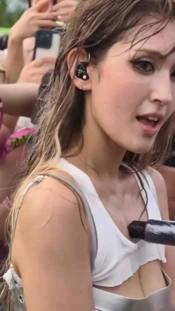 (SOUND)전소미 워터밤 코앞에서 보는 젖은 가슴골