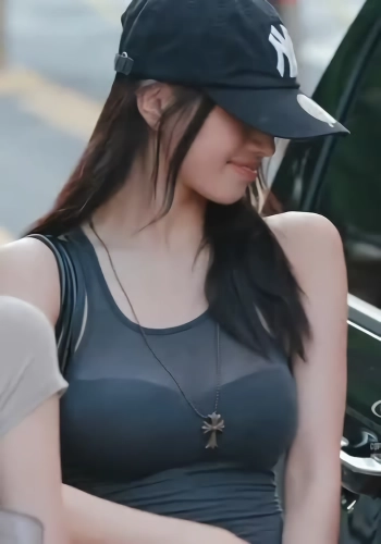 새로운 강자 키스오브라이프 나띠 시스루 나시 묵직 가슴