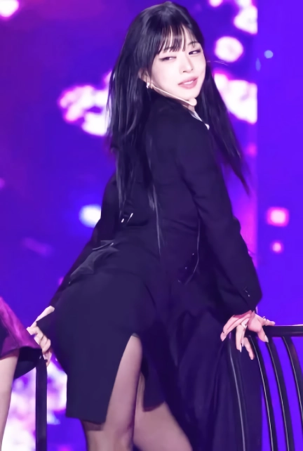 프로미스나인 이채영 검스 각선미