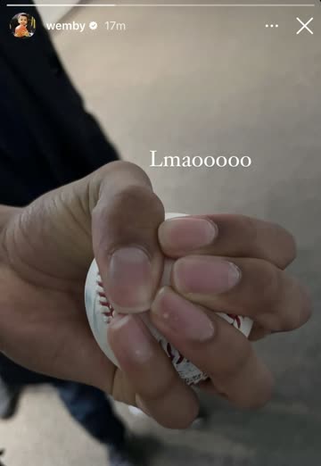 웸비에게 야구공을 줘봄 ㅋㅋㅋ