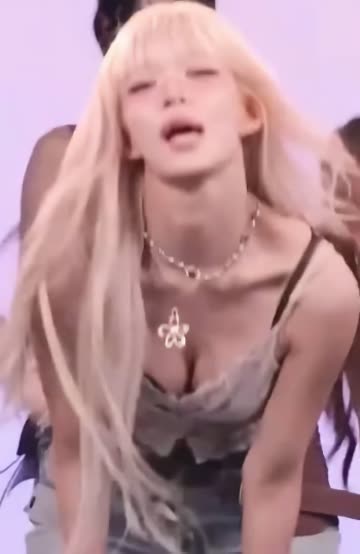 프로미스나인 이채영 숙인 가슴골
