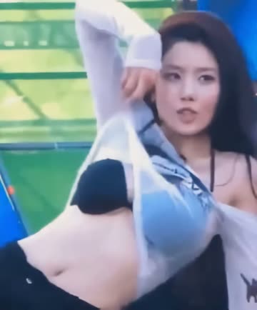 (SOUND)권은비의 인생을 바꿔준 2023 워터밤 블랙 브라 가슴골