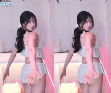 귀여운 캐미솔 + 여성 트렁크 입은 명아츄 엉밑살 좋네