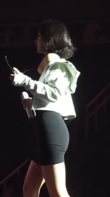 안유진 딱붙는 동탄 원피스 ㄷㄷ