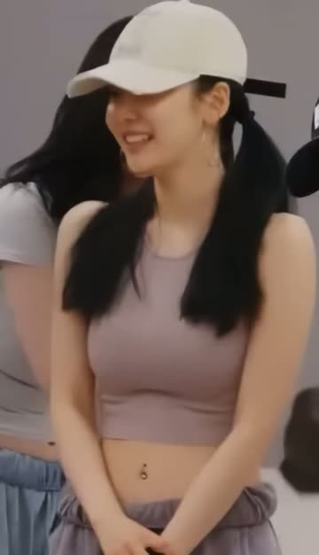 에스파 닝닝 봉긋 가슴 밀착 나시