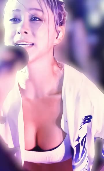 (SOUND)다양 유니폼속 흰 크롭탑 블랙 브라 가슴골