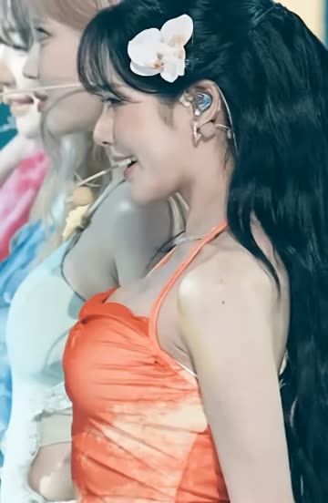 프로미스나인 박지원 옆에서 보는 가슴 볼륨감