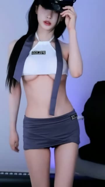 (SOUND)백하 많이 작고 짧은 홀터넥 언더붑