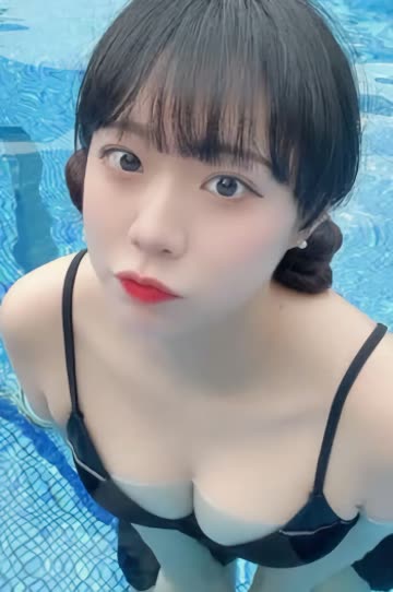 토마토 비키니 가슴골