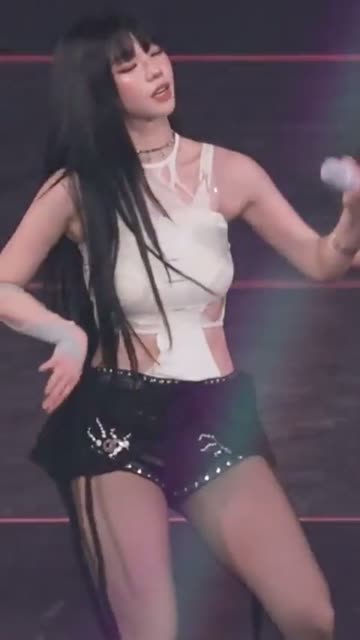 에스파 카리나 살짝 보이는 옆구리