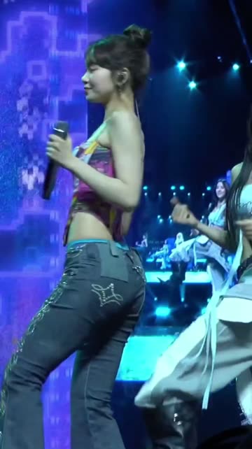 (SOUND)하늘색 레이스 팬티라인 다 비치는 청바지 엉덩이핏 김채원