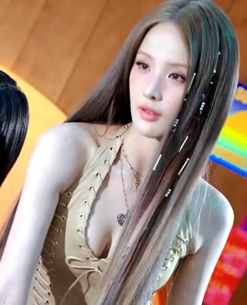 키스오브라이프 벨 베이지색 코르셋 뽀얀 가슴골 레전드