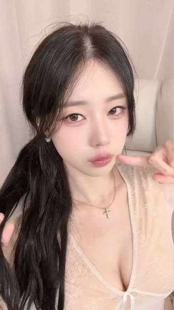 믿고 보는 뚜밥 방셀.살색 란제리룩 깊고 뽀얀 가슴골