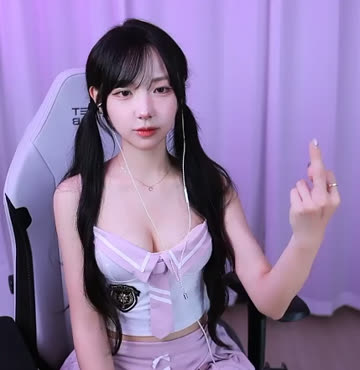 법규 날리는 치치직 꽁주 핑크 교복 란제리 가슴골 노출