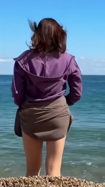 (SOUND)바다에 입수하는 안젤리나 다닐로바 화끈한 끈비키니 T백 엉덩이
