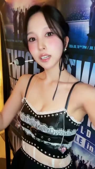 (SOUND)팬들에게 홍보중인 트와이스 미나 검정 란제리룩 우아한 가슴골