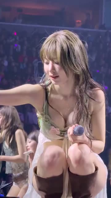 (SOUND)쪼그려 앉아서 물 마시는 섹시한 르세라핌 사쿠라