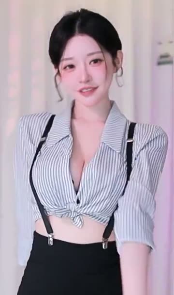 (SOUND)오피스룩 입은 박세라 슴털기