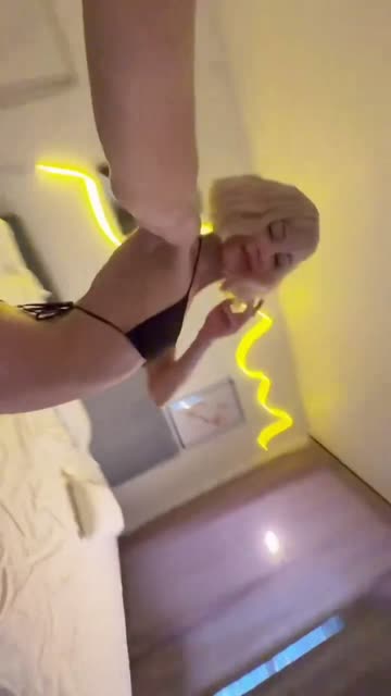 (SOUND)끈 비키니녀 엉덩이 근접 셀프샷