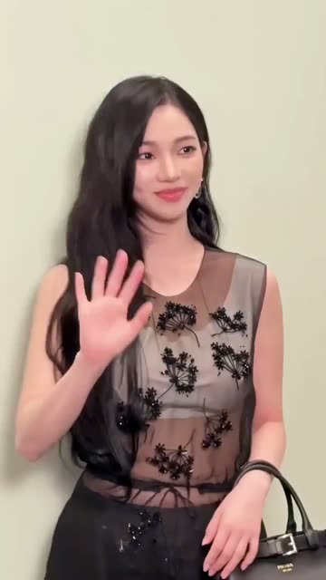 (SOUND)시스루 의상 에스파 카리나 프라다 스토어