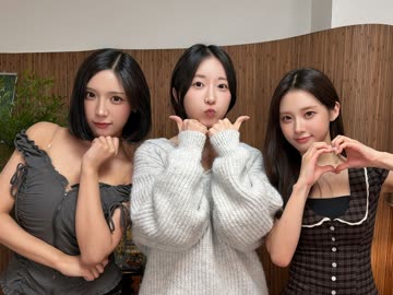 라잇썸 초원, 나영, 유후