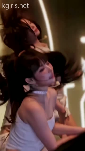 트리플에스 정하연 오프숄더.gif