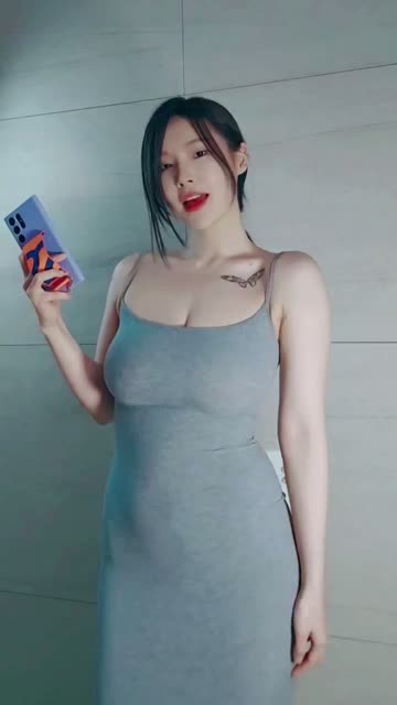 대놓고 가슴 보여주는 동탄 미시녀